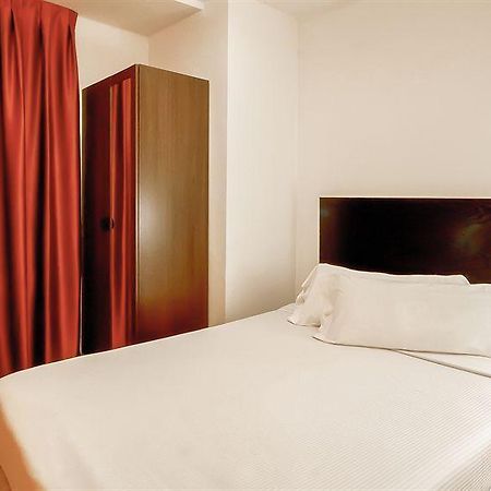 Kubik Hotel Caces Esterno foto