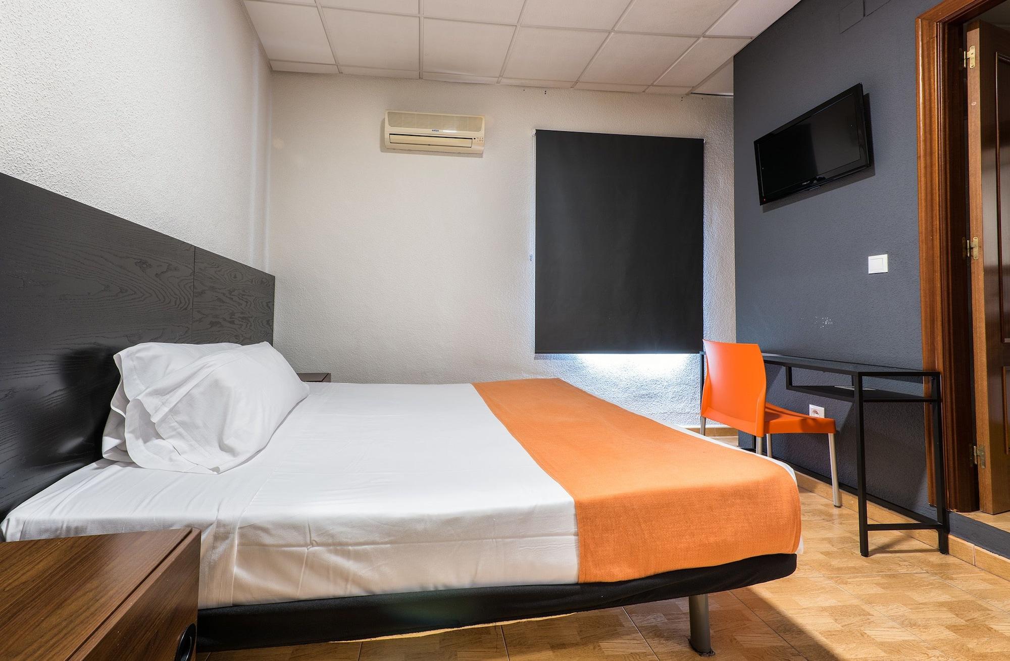 Kubik Hotel Caces Esterno foto