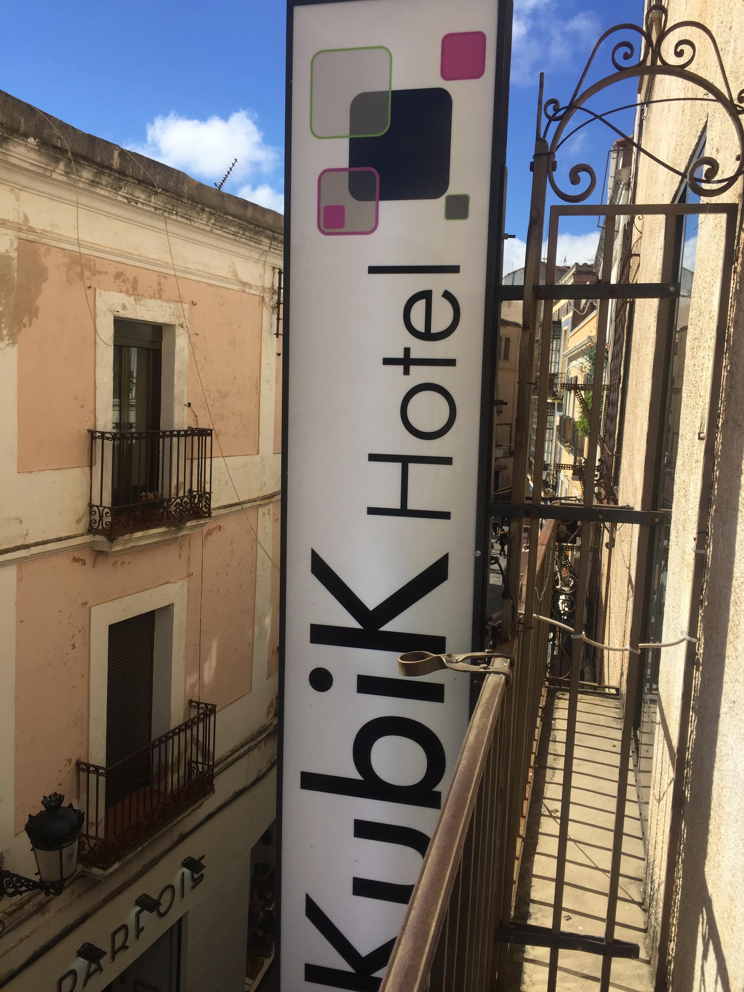 Kubik Hotel Caces Esterno foto
