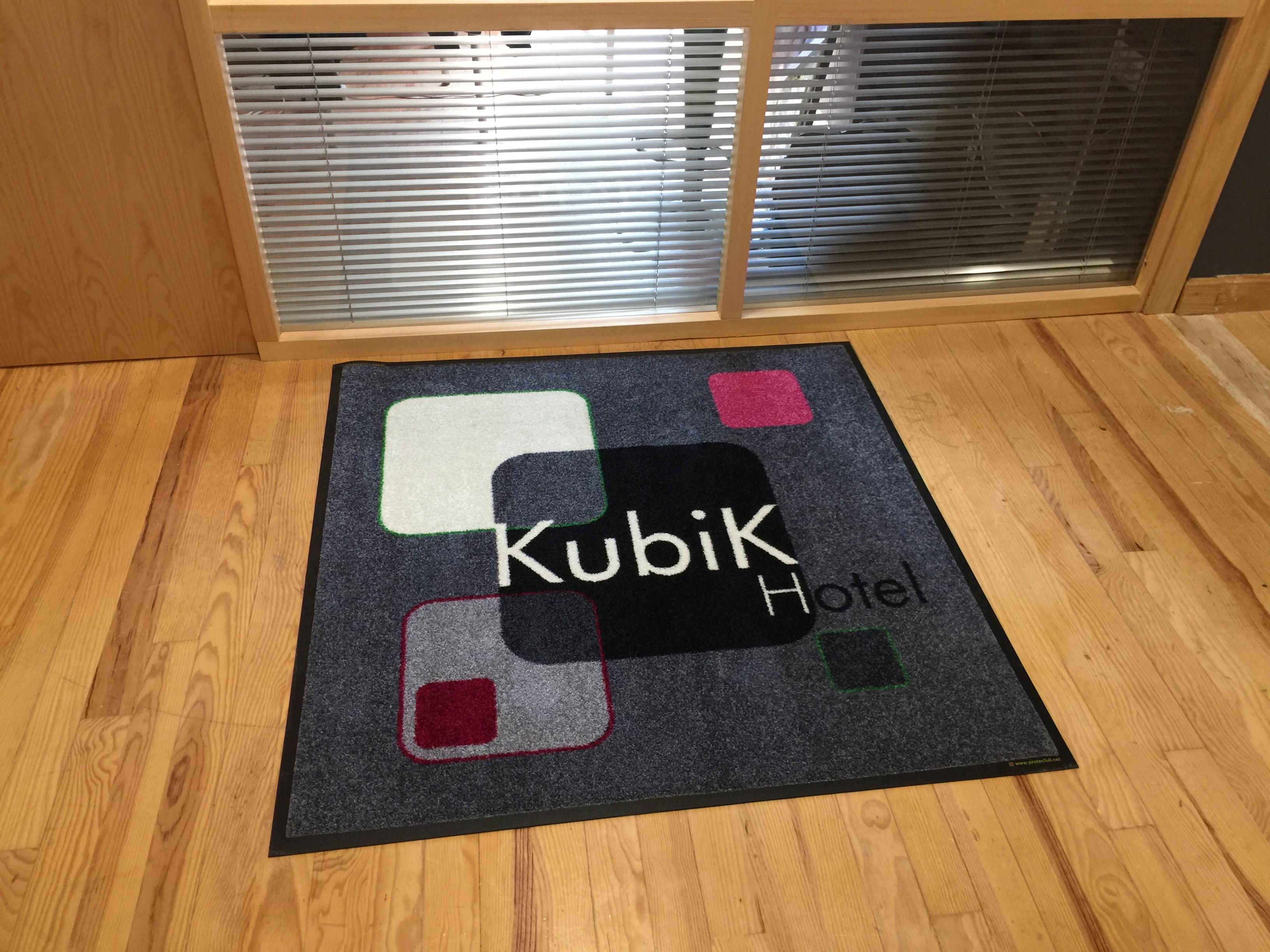 Kubik Hotel Caces Esterno foto
