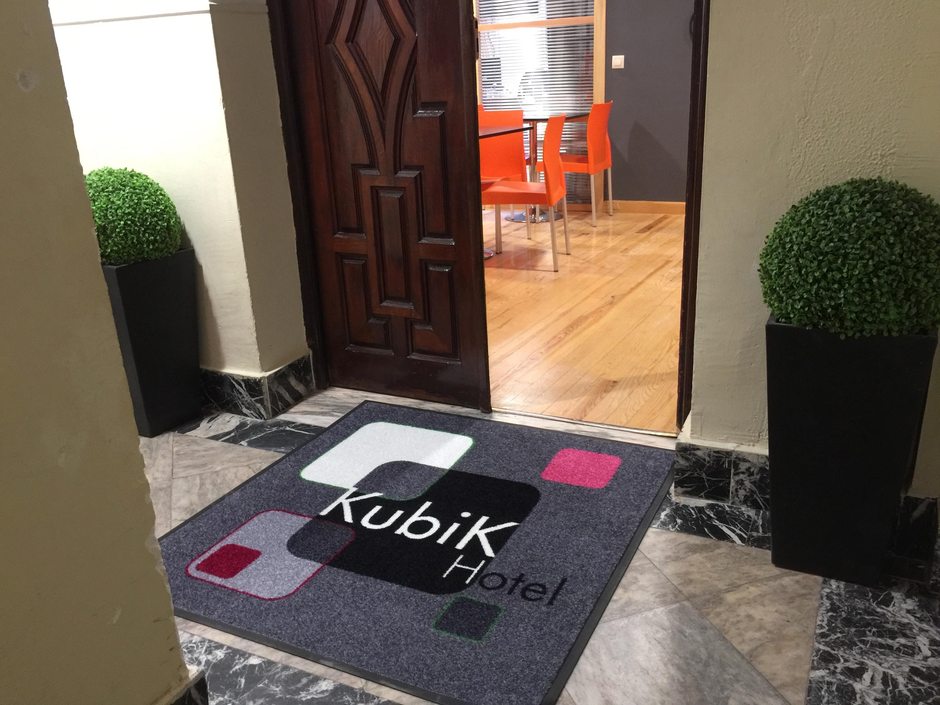 Kubik Hotel Caces Esterno foto