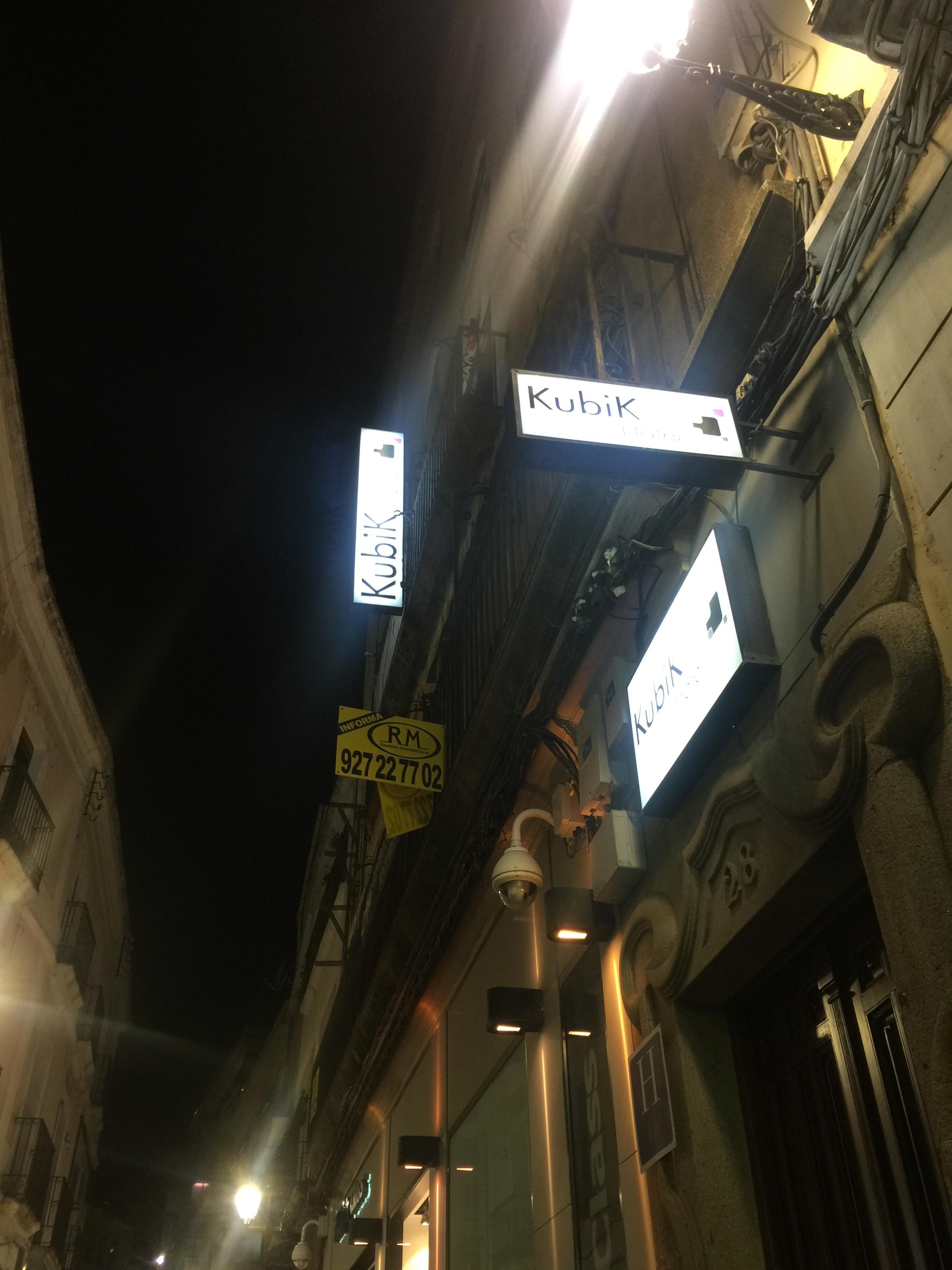 Kubik Hotel Caces Esterno foto