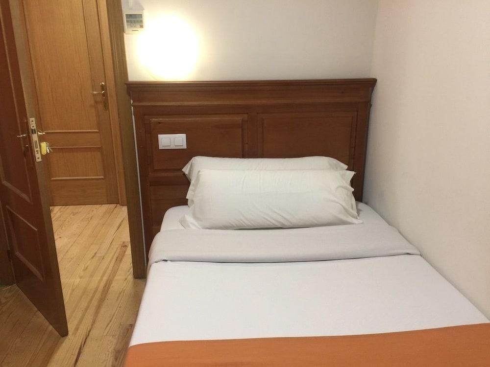 Kubik Hotel Caces Esterno foto