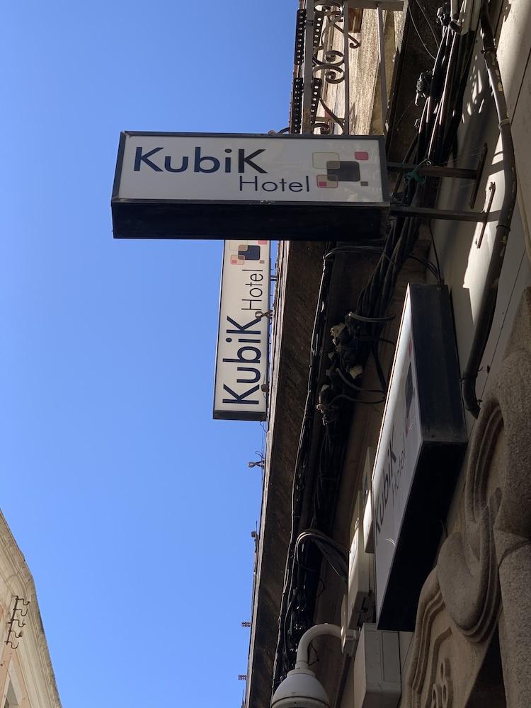 Kubik Hotel Caces Esterno foto
