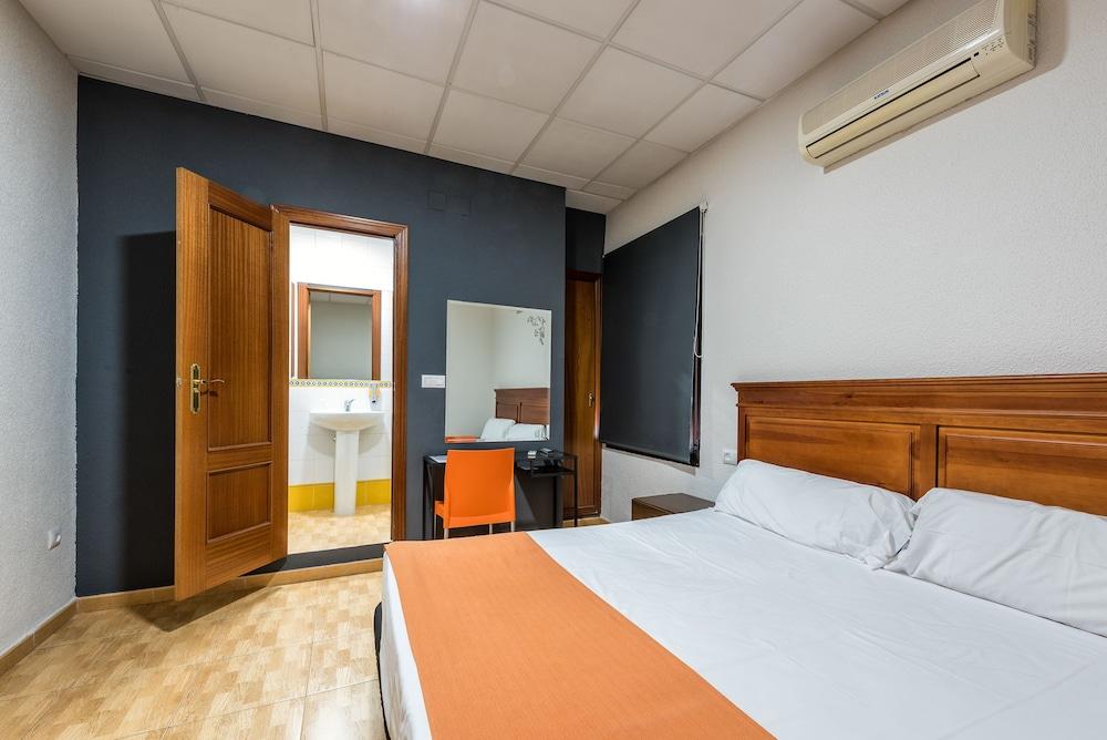 Kubik Hotel Caces Esterno foto