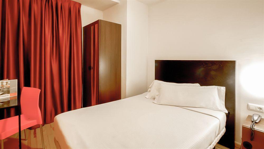 Kubik Hotel Caces Esterno foto